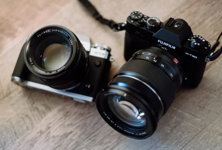 Melhores Câmeras Digitais Custo-Benefício de 2025: modelos mirrorless com lentes intercambiáveis em design retrô, ideais para quem busca fotos incríveis com praticidade e qualidade, sendo opções inteligentes para fotógrafos iniciantes e avançados.