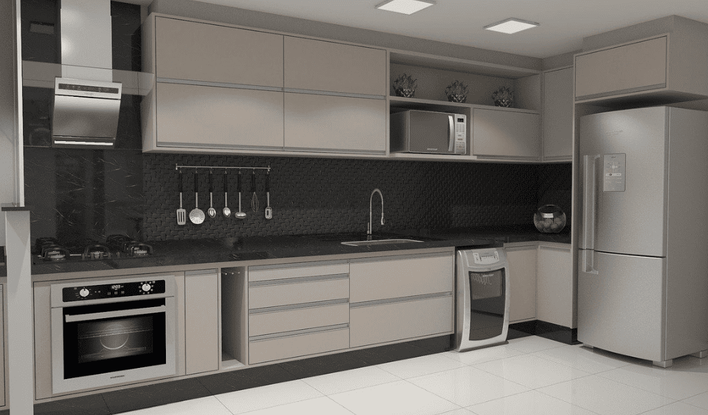 Cozinha planejada completa com eletrodomésticos essenciais, ideal para quem busca os melhores eletrodomésticos custo-benefício de 2025 para uma cozinha funcional e moderna.